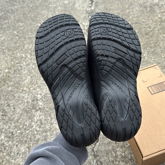 Merrell Women's Encore Ice 4 Moccasin in Smooth black - Picture 5 of 6